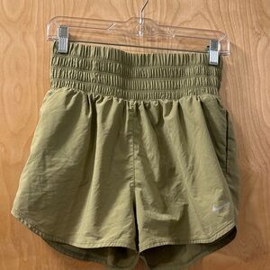 NIKE DRI-FIT SAGE GREEN RUNNING SHORTS, SIZE M